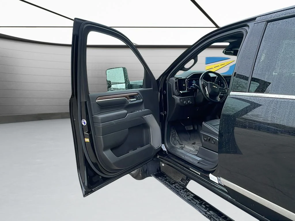 Used 2024 Black Chevrolet High Country image 35