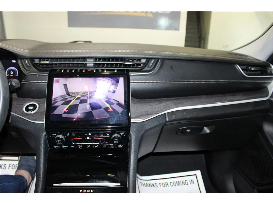 Used 2023 Velvet Red Pearlcoat Jeep Limited image 31