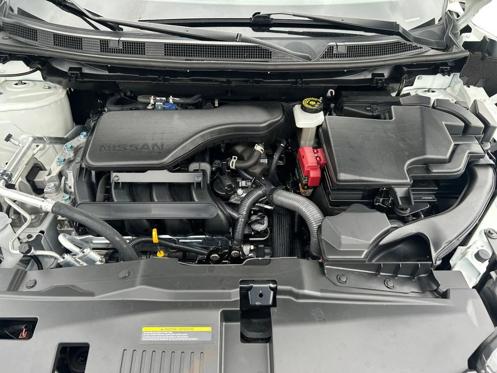 Used 2022 White Nissan SL image 13
