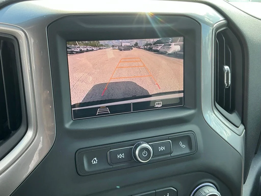 Used 2025 White Chevrolet Custom image 40