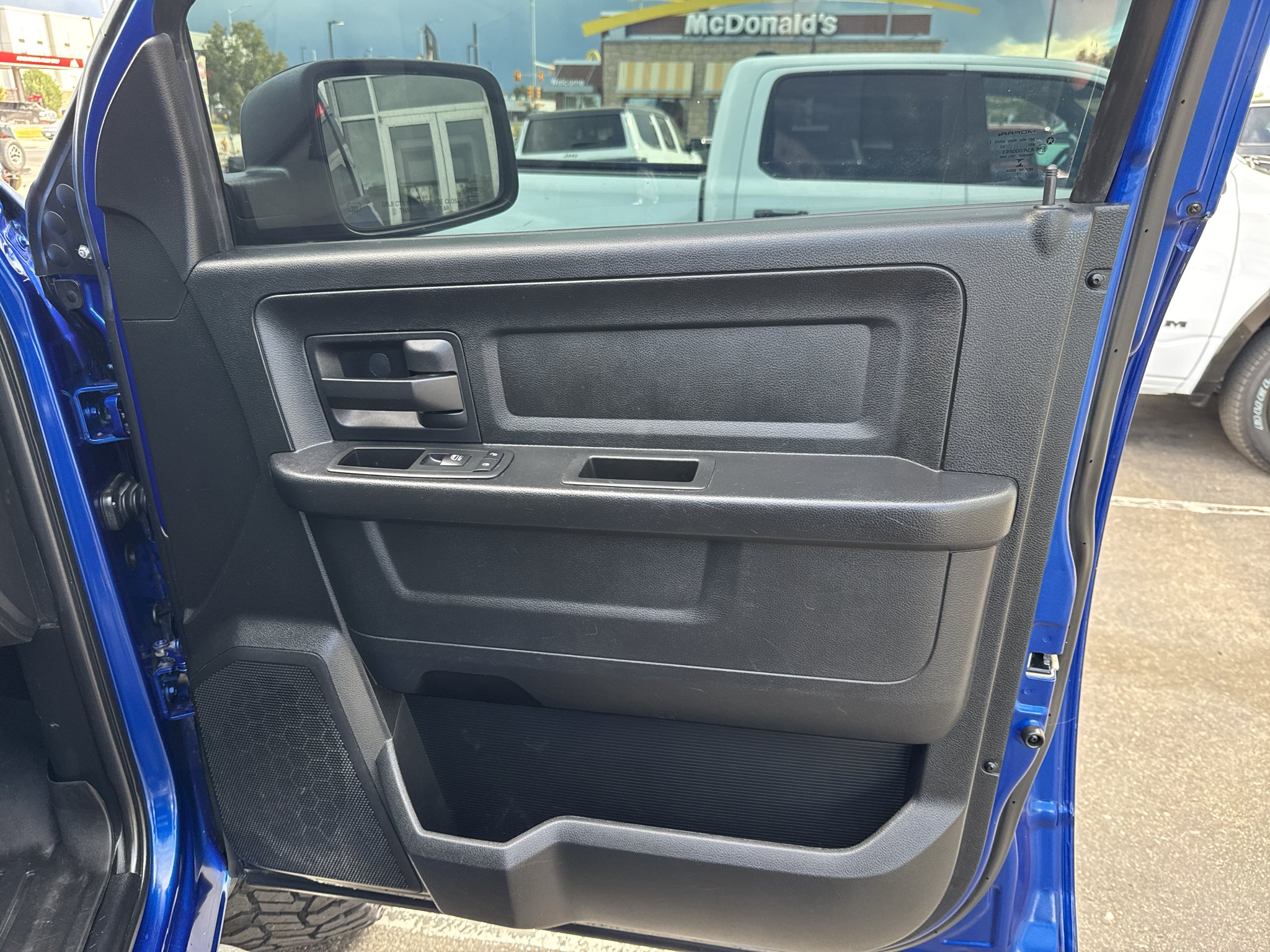 Used 2015 Blue Ram Express image 25