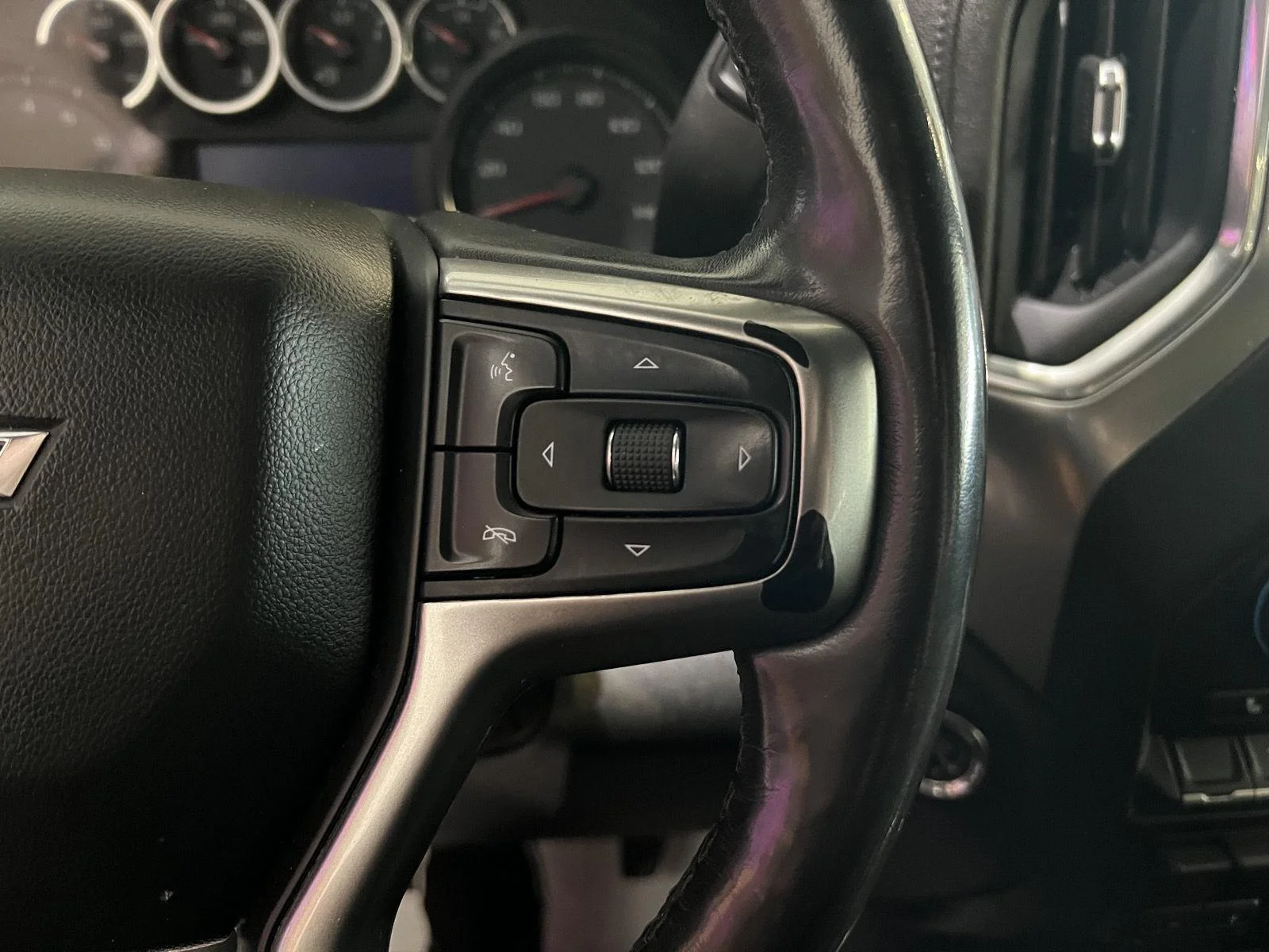 Used 2020 SUMMIT WHITE Chevrolet RST image 26