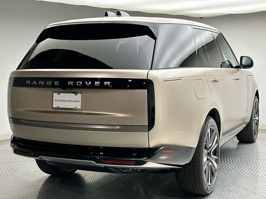 New 2026 Sunset Gold SV Bespoke Ultra Metallic Gloss Land Rover SE image 3