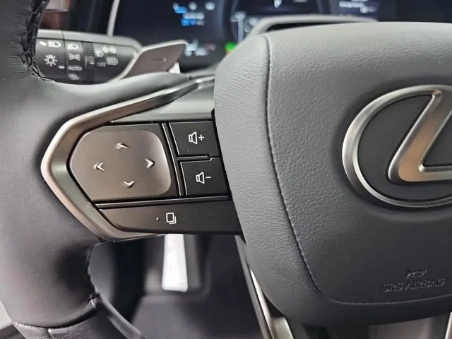 New 2026 Eminent White Pearl Lexus PREMIUM PLUS image 23