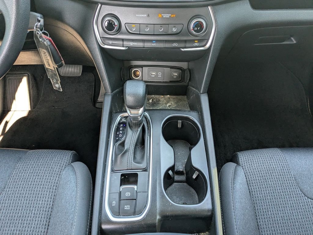 Used 2020 Green Hyundai SE image 17