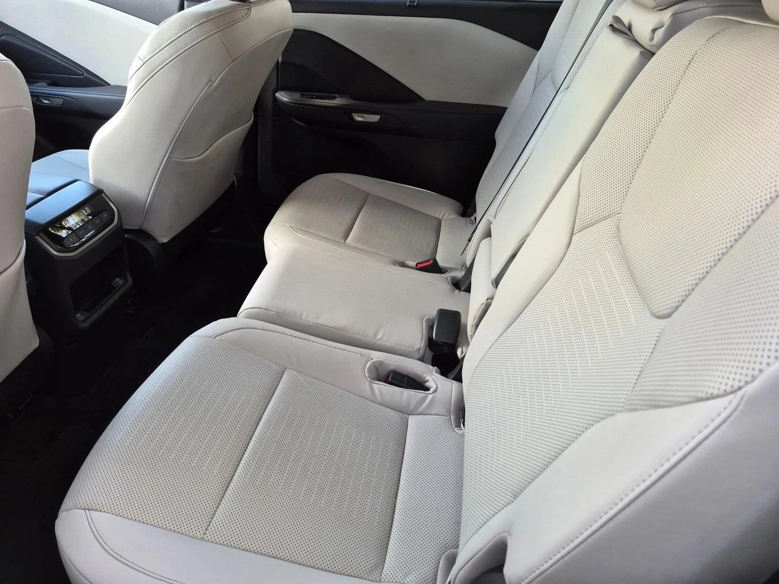 Certified Used 2025 Wind Chill Pearl Lexus  image 18