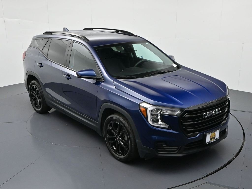 Used 2022 Marine Metallic GMC FWD 4dr SLE image 15