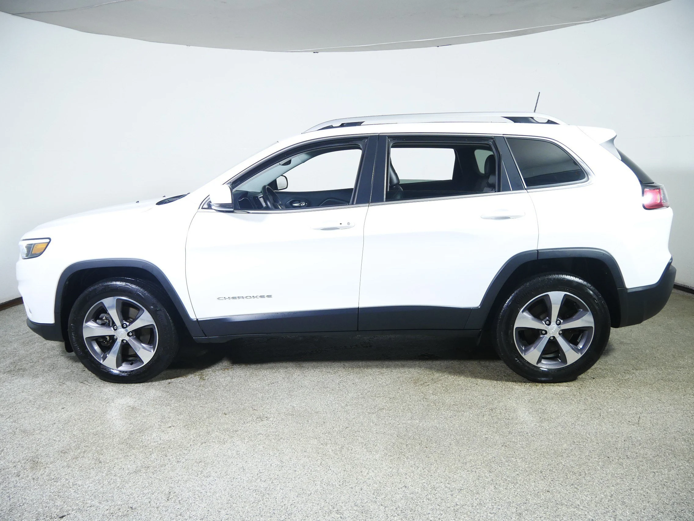 Used 2019 Bright White Clearcoat Jeep Limited image 4
