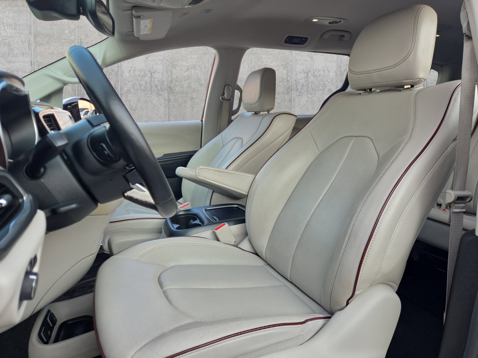 2019 Chrysler Pacifica Limited - Photo 9