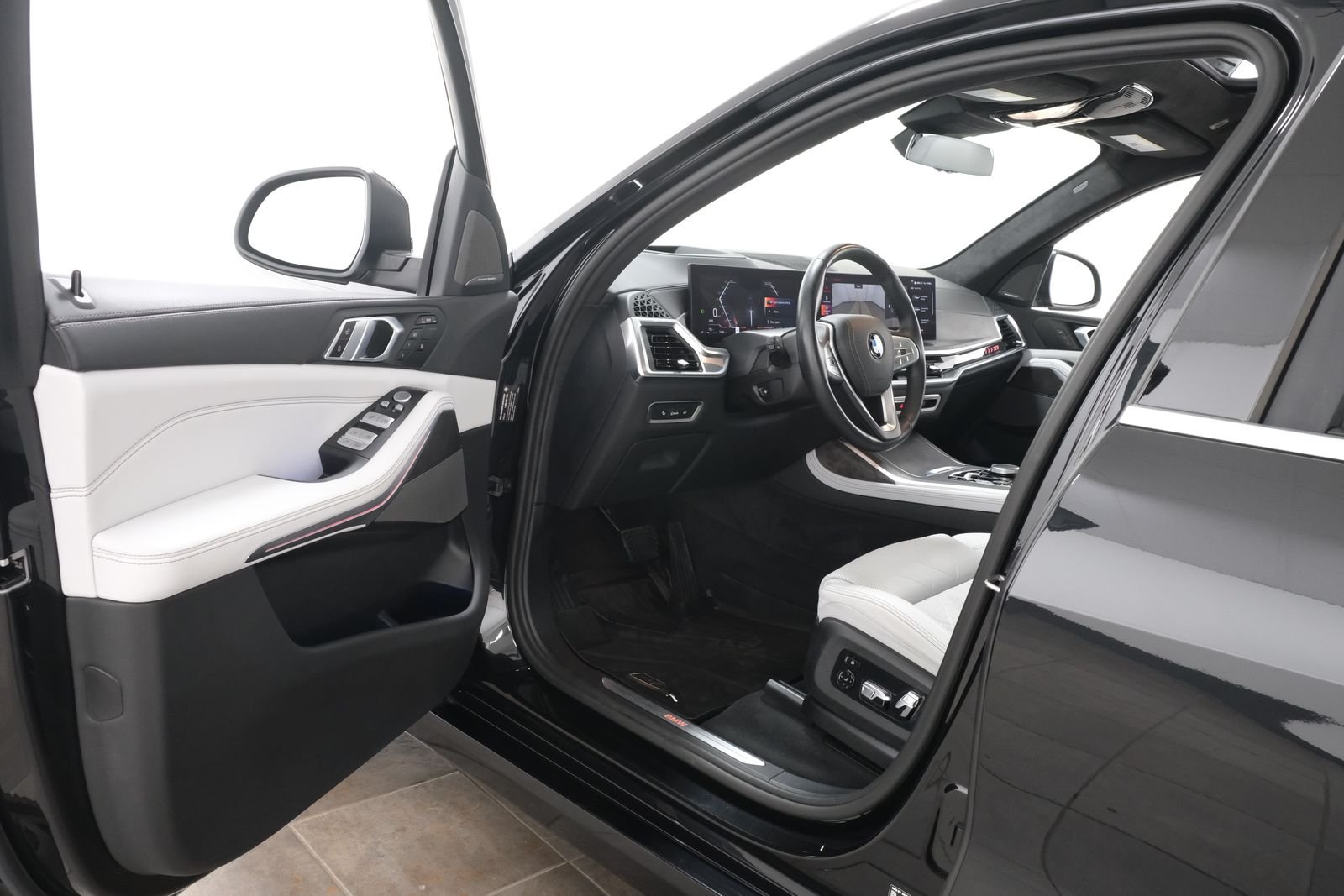 Used 2024 Black Sapphire Metallic BMW xDrive40i image 24
