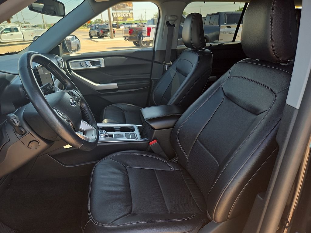 Used 2023 Agate Black Metallic Ford Limited image 18