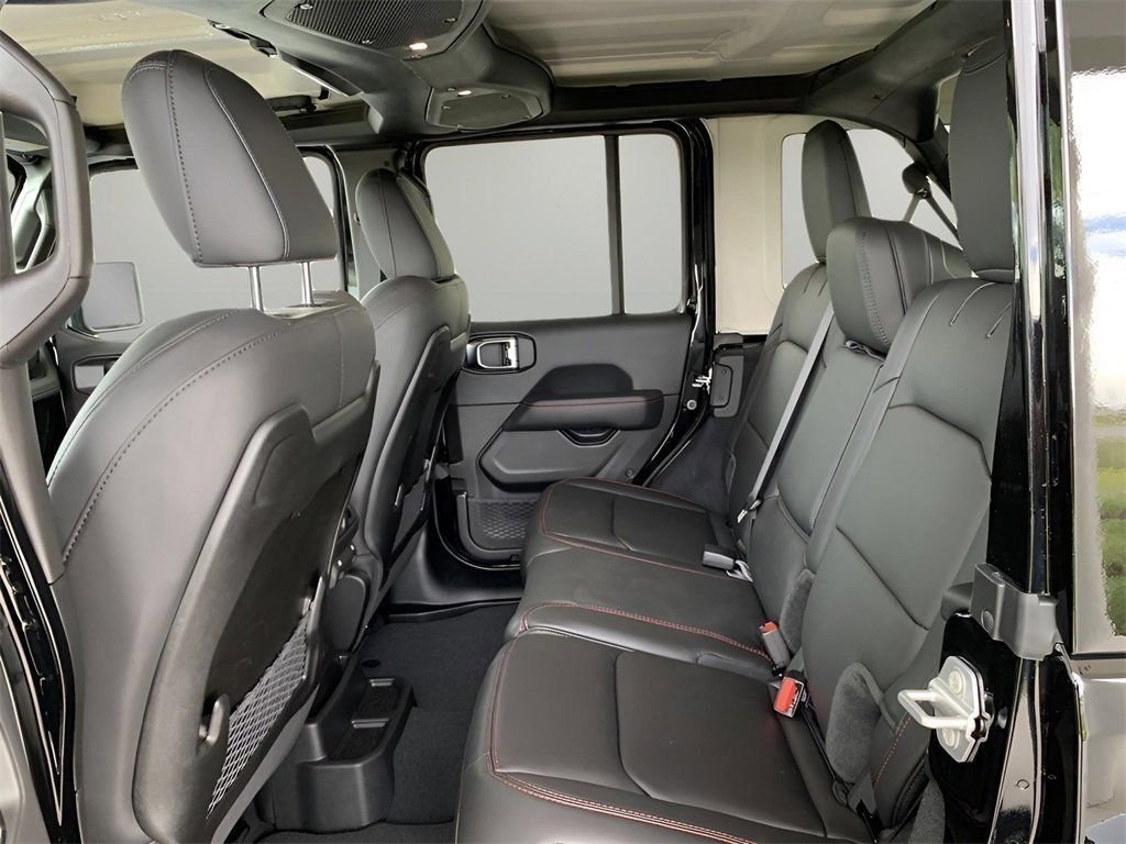 2025 Jeep Wrangler 4-Door Rubicon - Photo 36