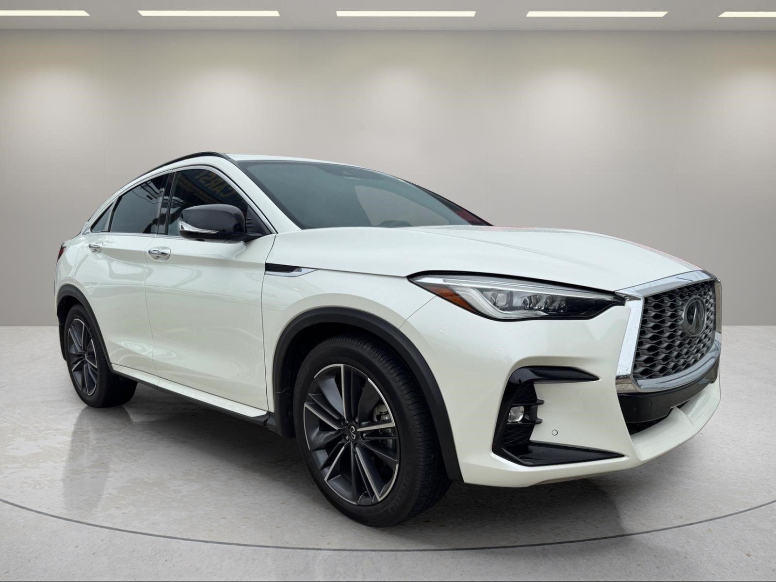 Used 2023 Majestic White INFINITI ESSENTIAL image 3