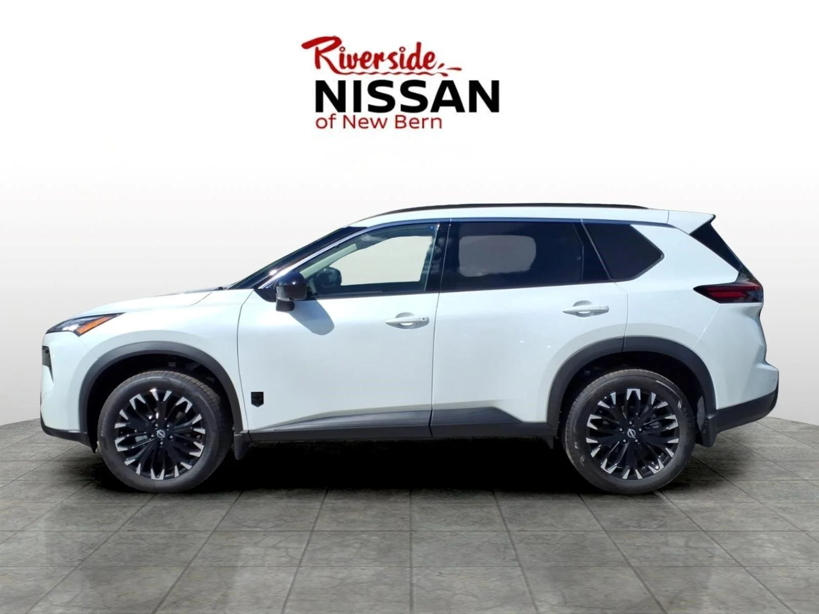 New 2026 Everest White Pearl TriCoat Nissan Dark Armor™ image 3