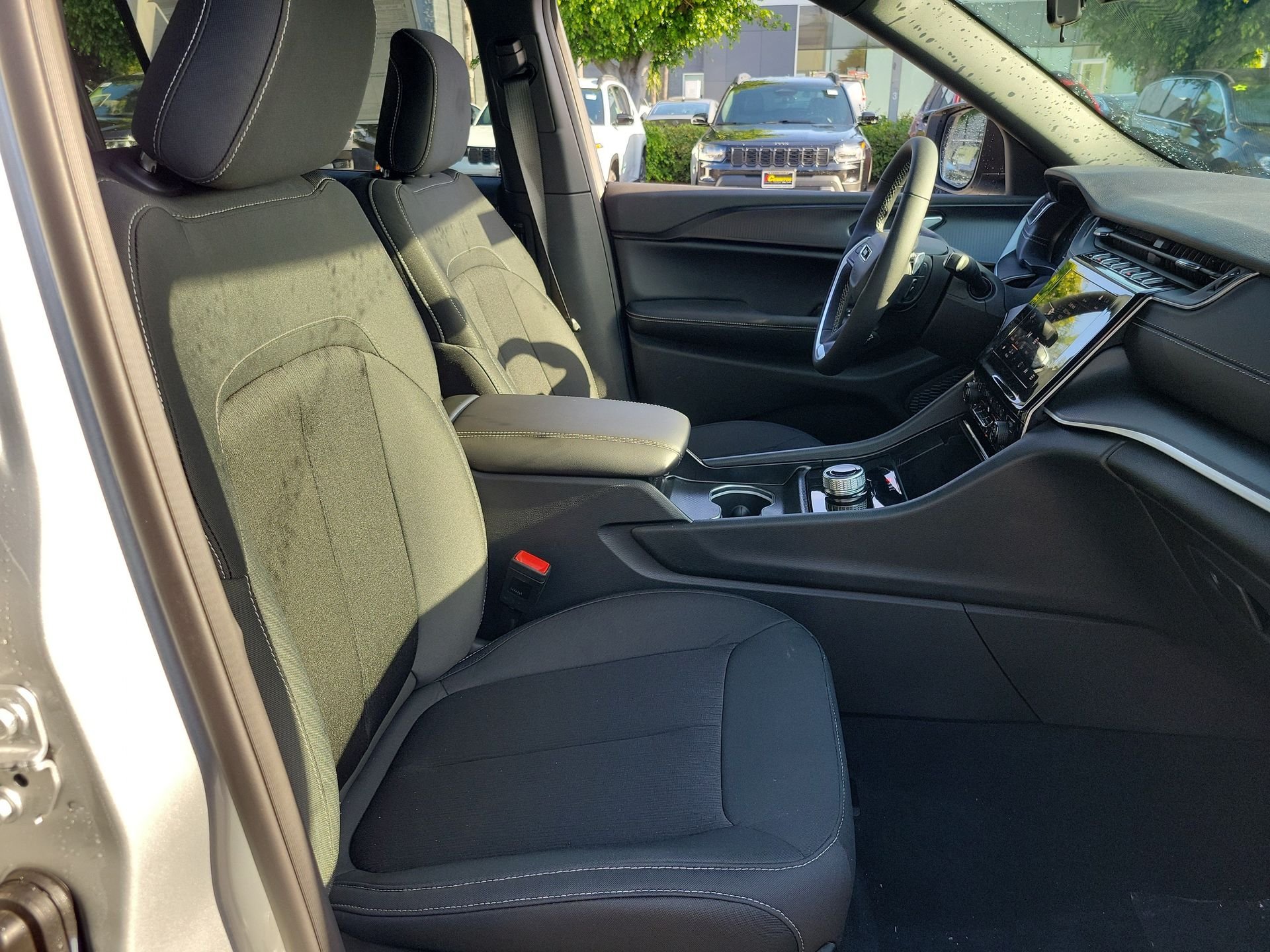 New 2026 Silver Zynith Exterior Paint Jeep Laredo X image 15