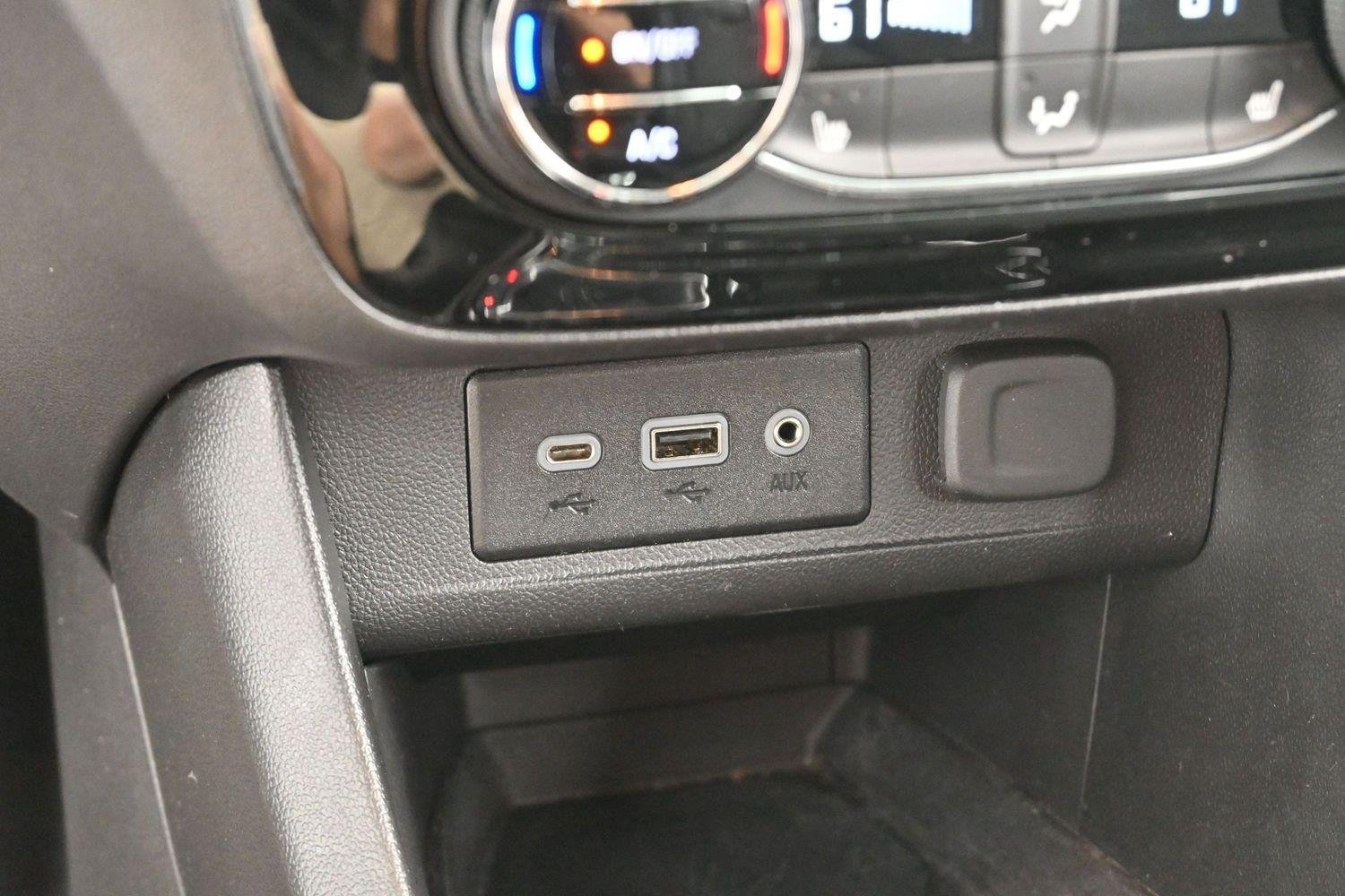 Used 2022 Cinnabar Metallic Buick Select image 23