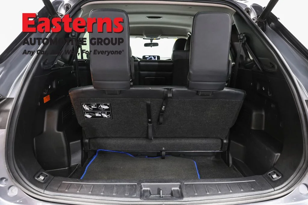 Used 2023 Silver Mitsubishi SE image 9