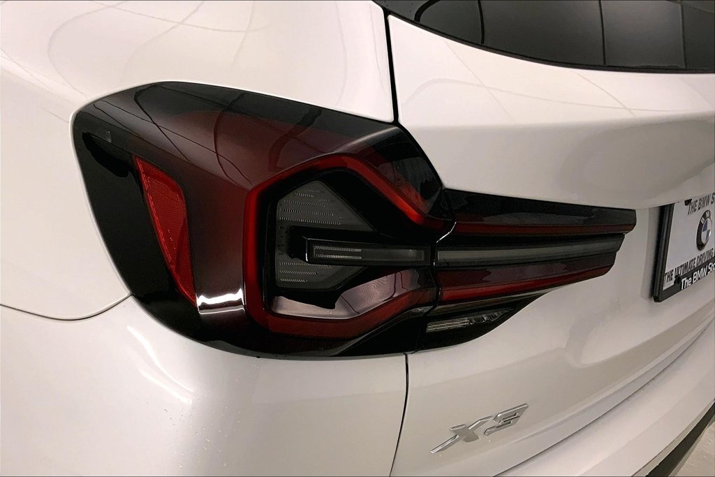 Used 2024 Mineral White Metallic BMW  image 28