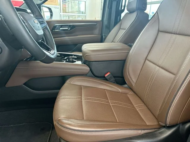 Used 2025 Black Chevrolet High Country image 15