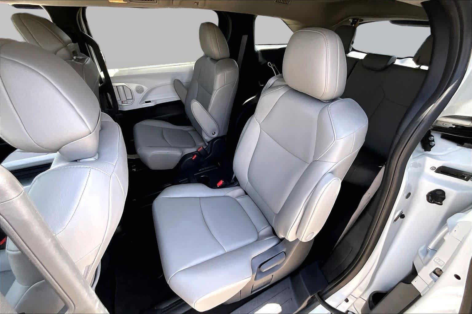 Used 2025 Wind Chill Pearl Toyota XLE image 19