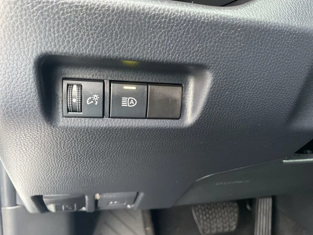 2023 Toyota RAV4 XLE - Photo 13