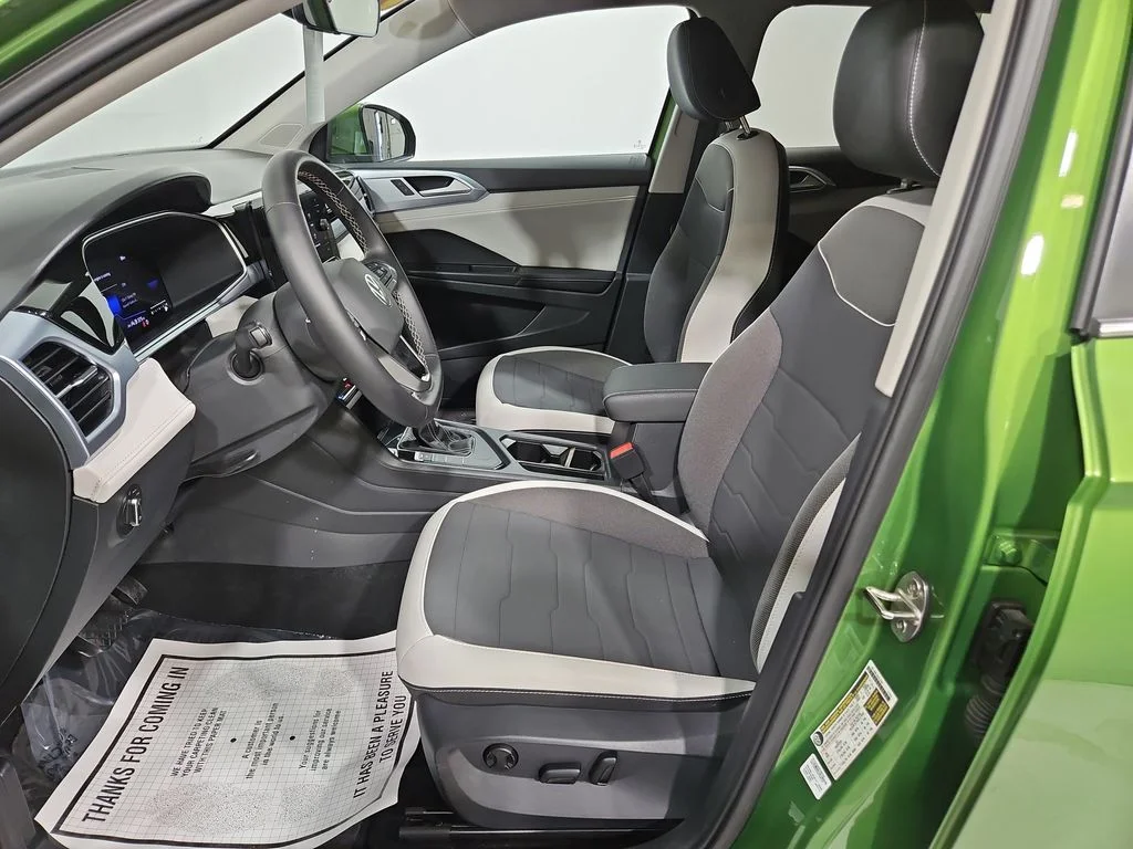 Certified Used 2025 Green Volkswagen 1.5T SE image 12