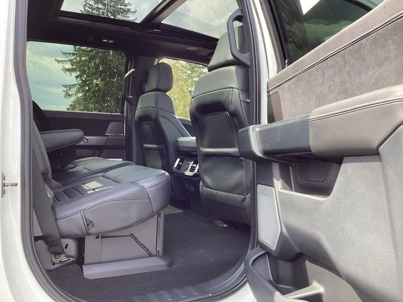 New 2026 Star White Metallic Tri-Coat Ford Platinum® image 17