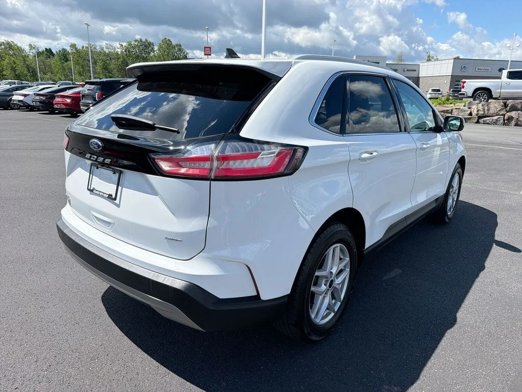 Used 2024 White Ford SEL image 8