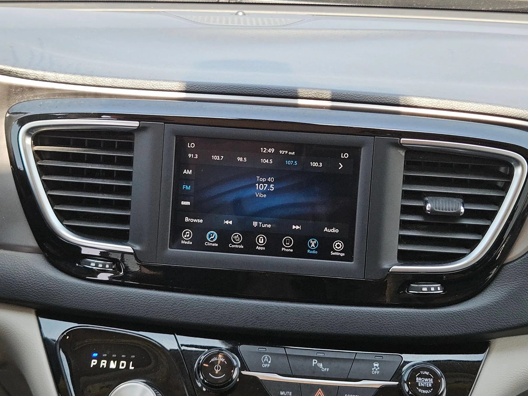 Used 2020 Silver Chrysler Touring L image 17