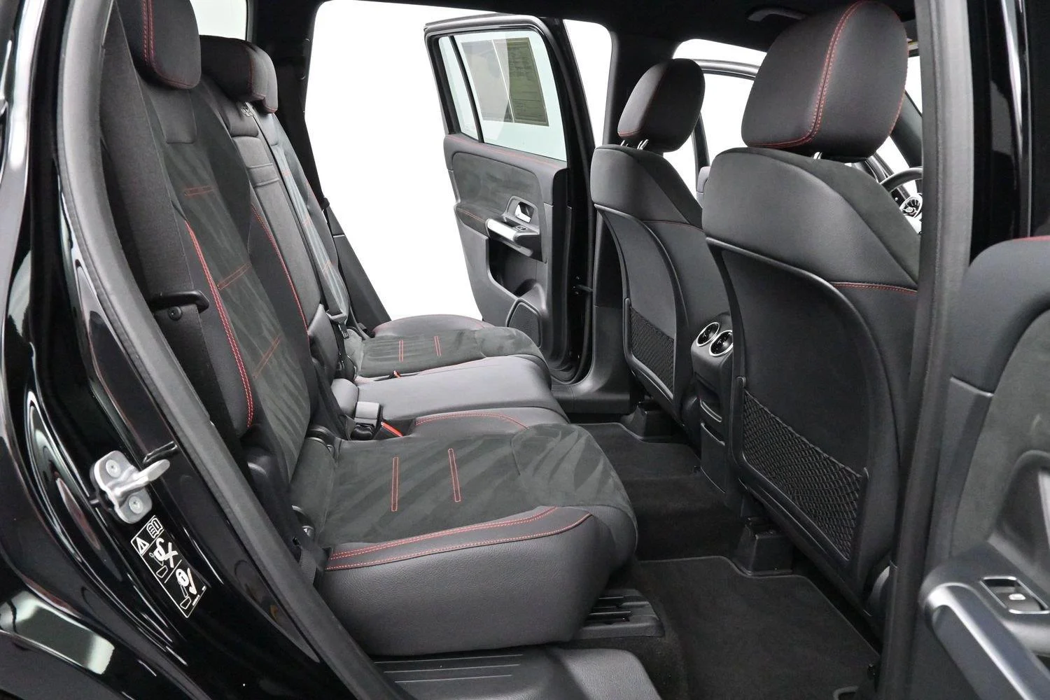 Used 2024 Black Mercedes-Benz GLB 250 image 30