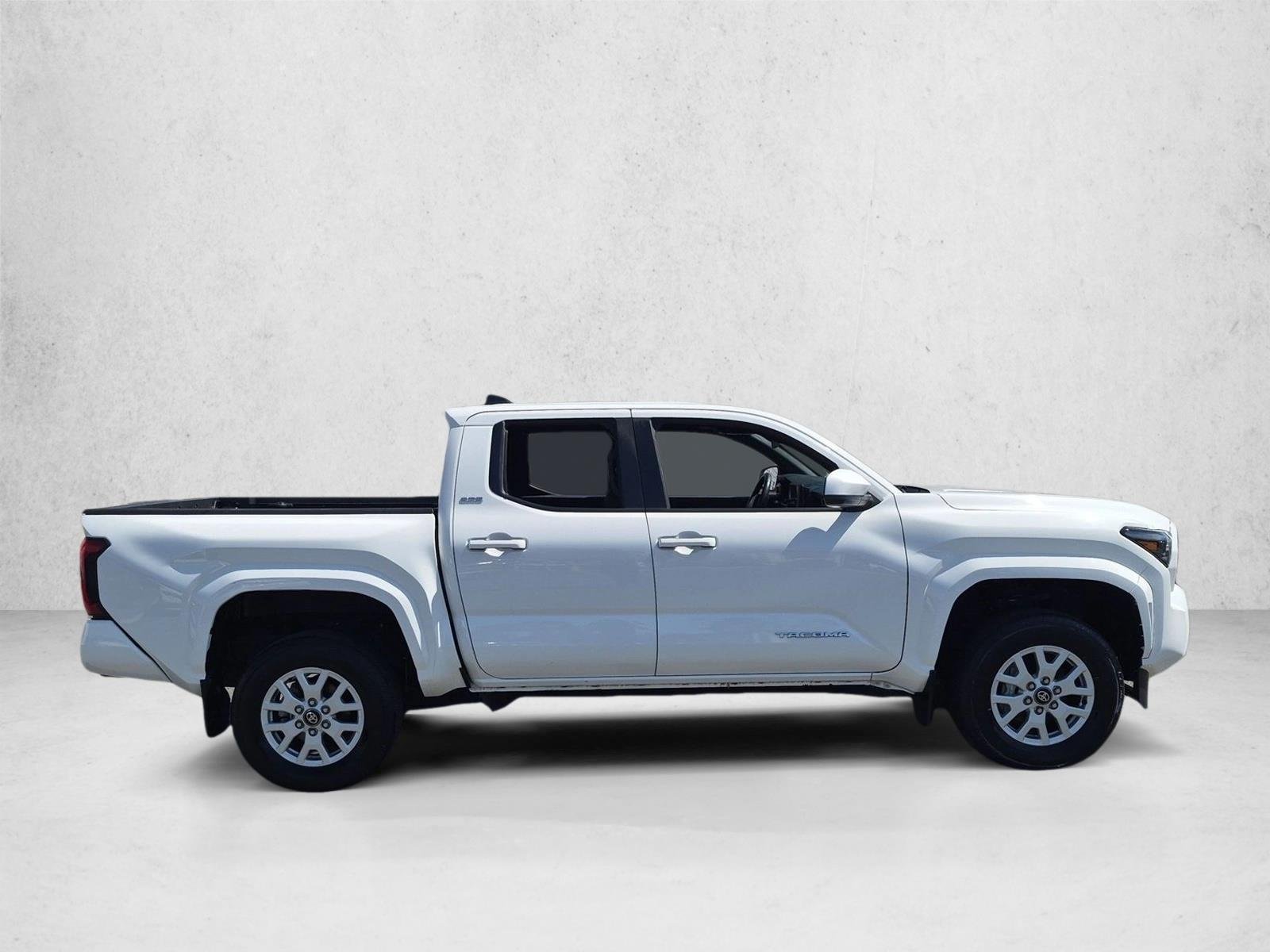 Used 2024 Ice Cap Toyota SR5 image 4