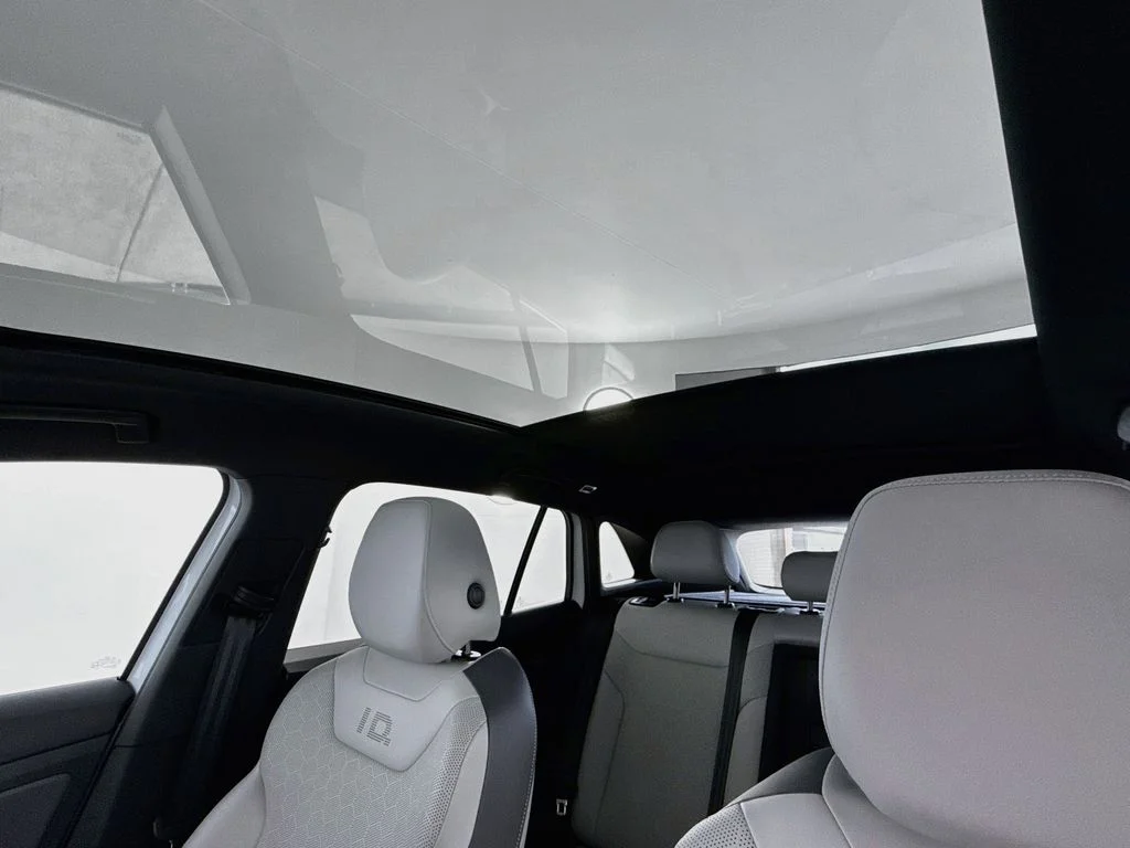 Used 2021 White Volkswagen Pro S image 22