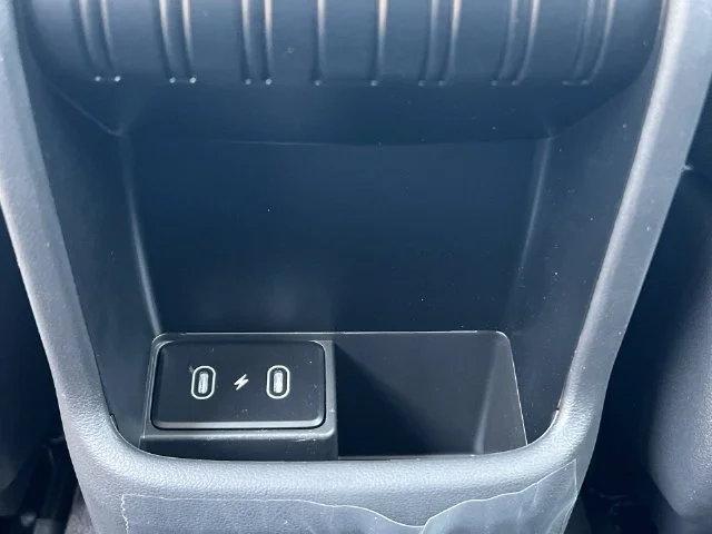 Used 2027 Black Hyundai SE image 33