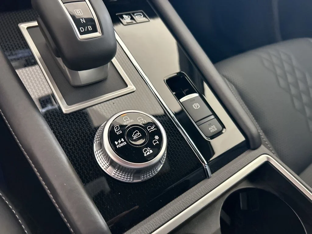 2025 Mitsubishi Outlander Plug-in Hybrid SEL Black Edition - Photo 9
