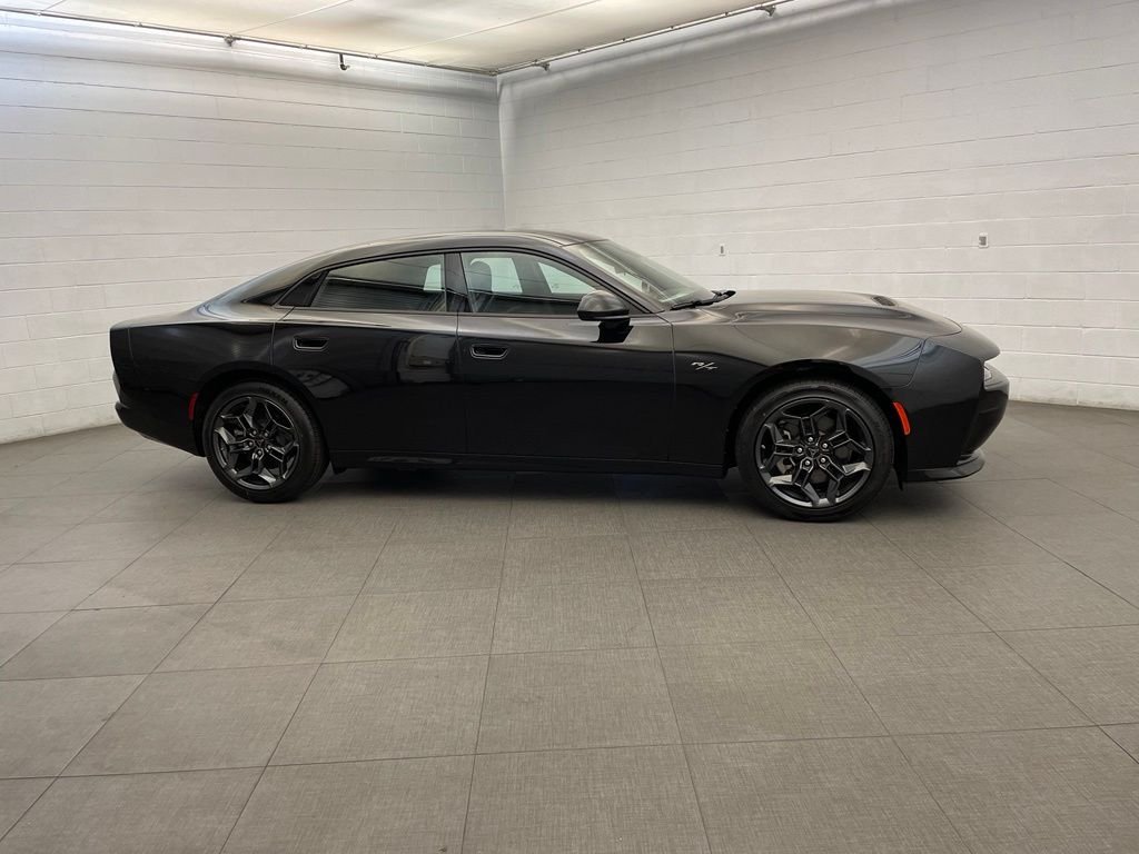 New 2026 Diamond Black Crystal Pearlcoat Dodge R/T image 2