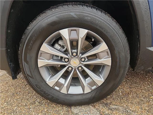 Used 2025 Blue Chevrolet LT Front-Wheel Drive image 7