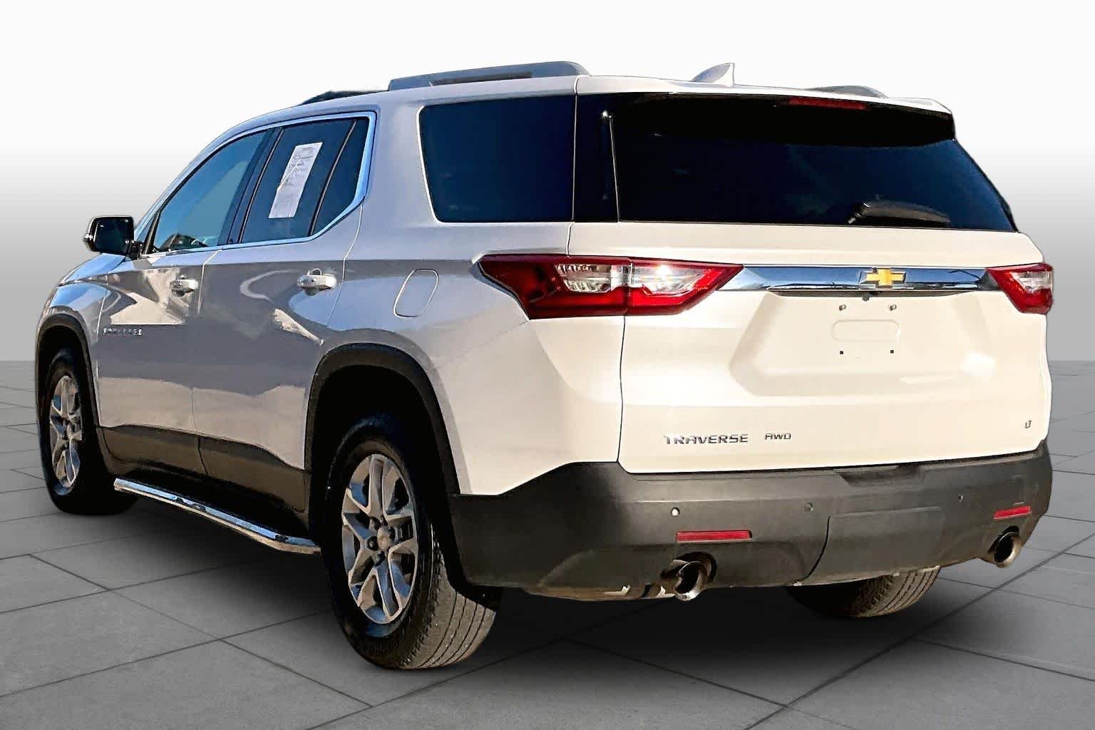 Used 2018 Iridescent Pearl Tricoat Chevrolet LT Cloth image 12