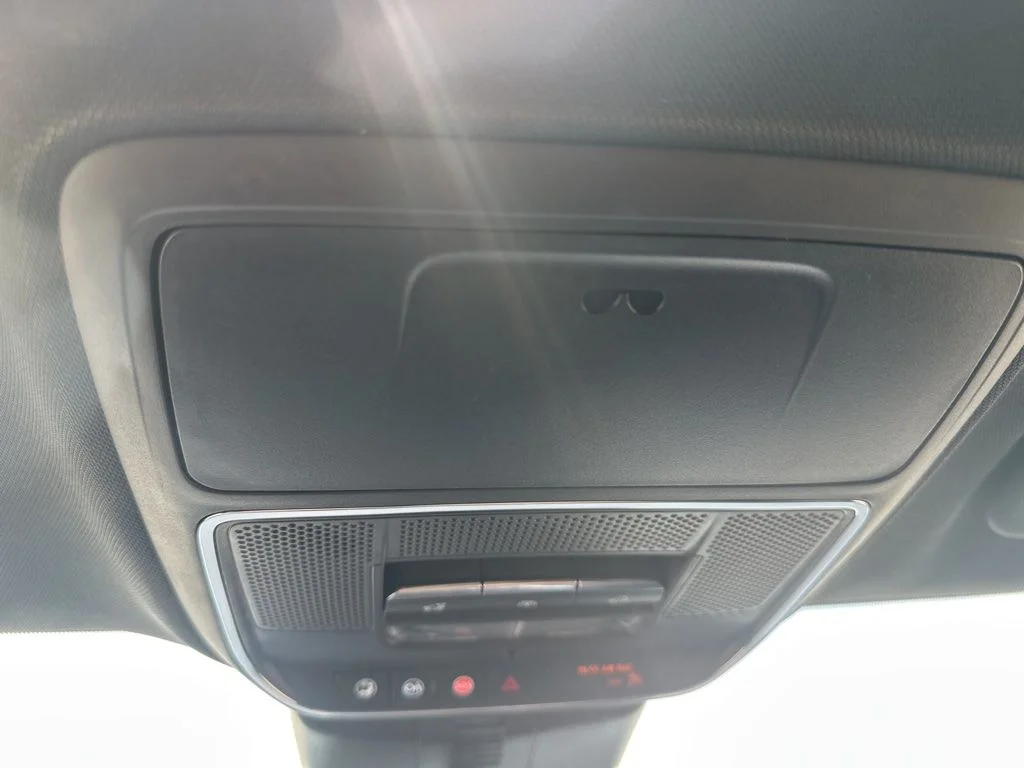 Used 2025 White GMC Denali image 24