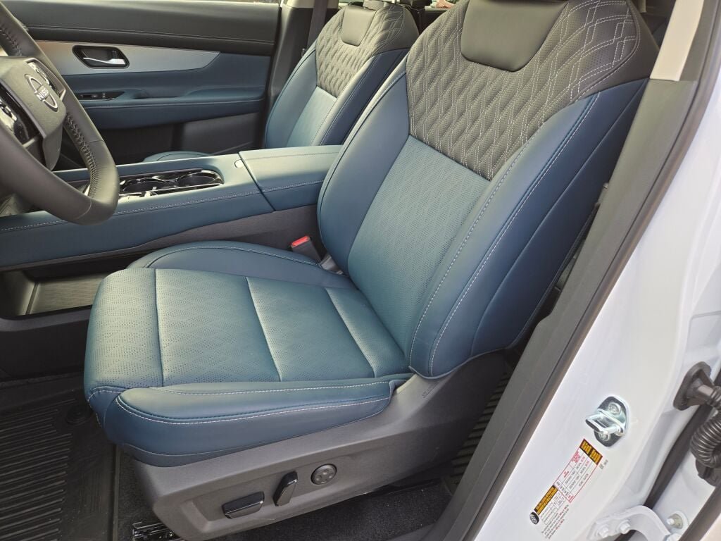 New 2026 White Nissan Platinum image 21