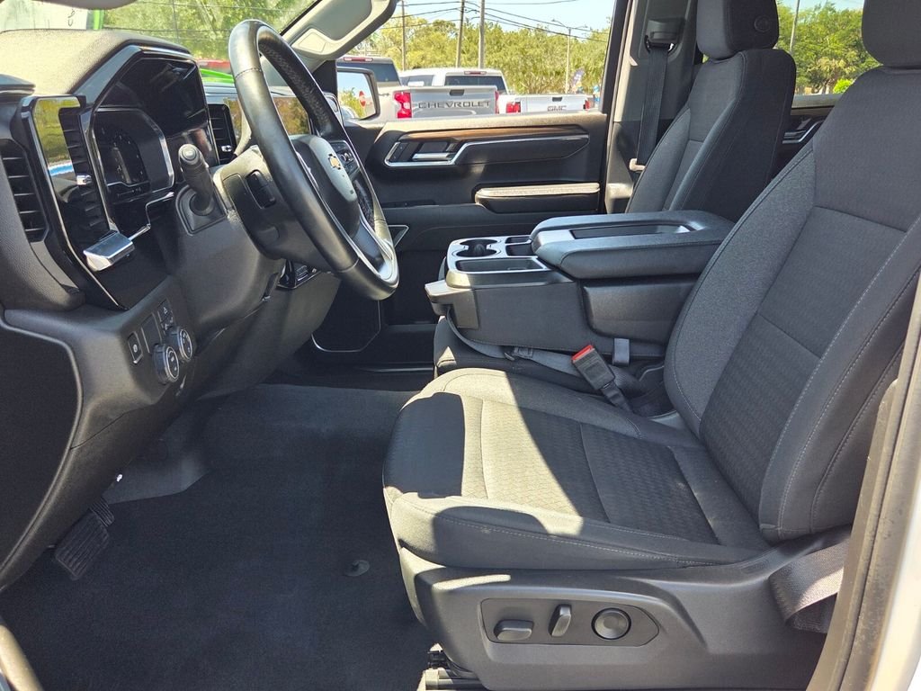 Used 2025 White Chevrolet LT image 11
