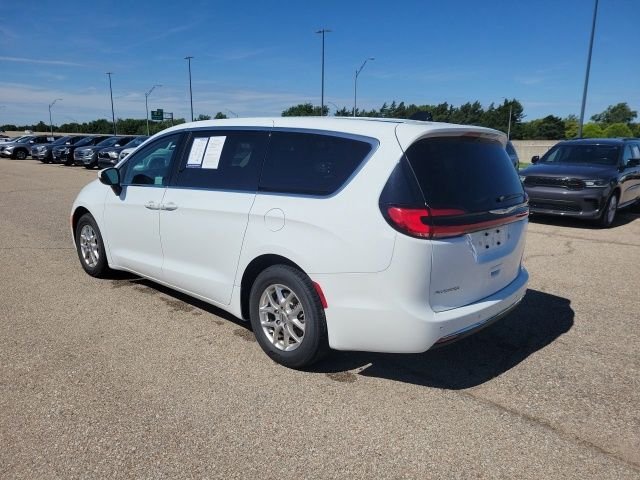 Used 2023 White Chrysler Touring L image 22