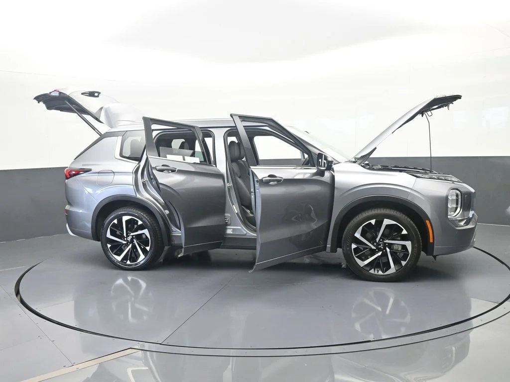 Used 2022 Silver Mitsubishi SEL image 73