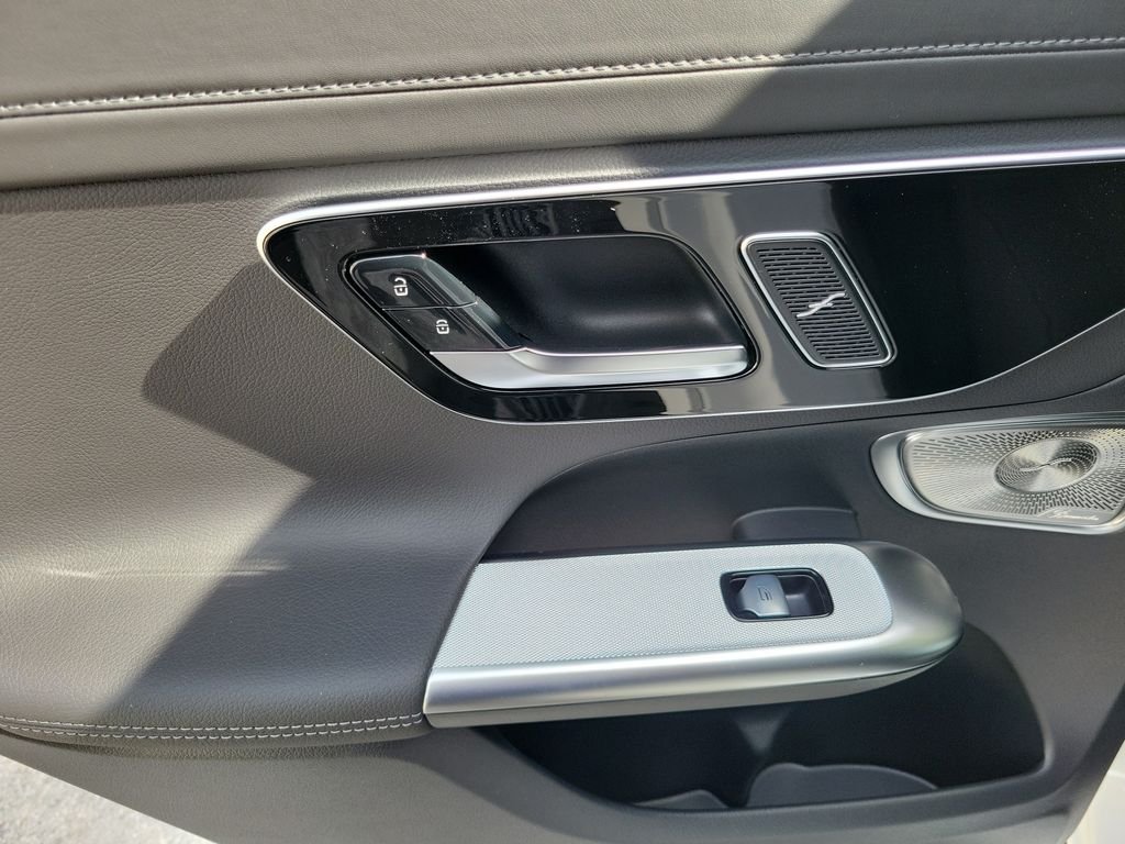 New 2027 Polar White Mercedes-Benz GLC 300 image 12
