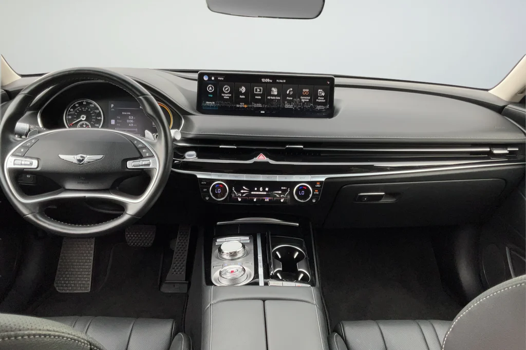 Used 2023 Silver Genesis 2.5T image 12
