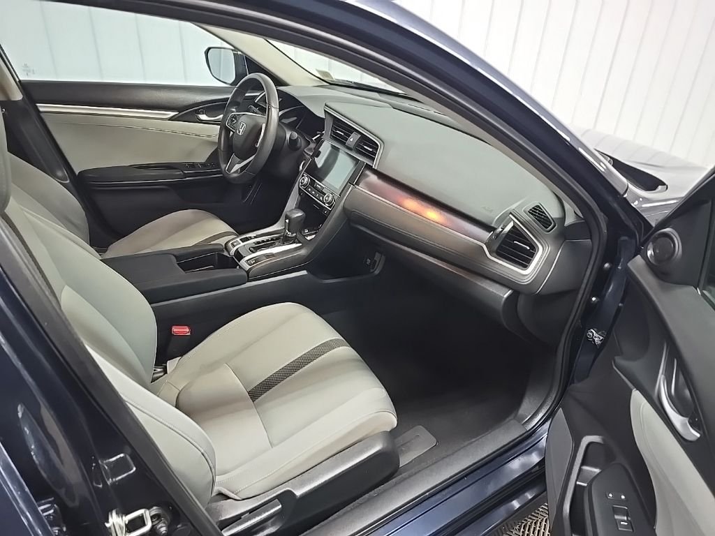 Used 2016  Honda EX-T image 16