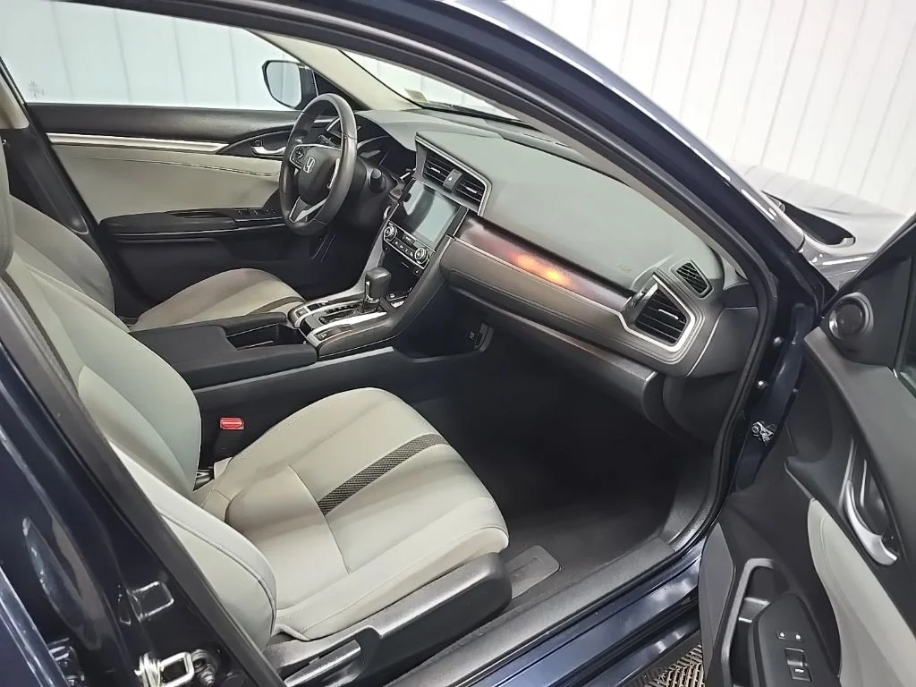 Used 2016  Honda EX-T image 16