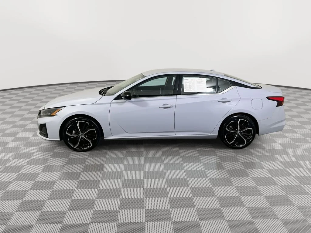 Certified Used 2025 Gray Nissan 2.5 SR image 5