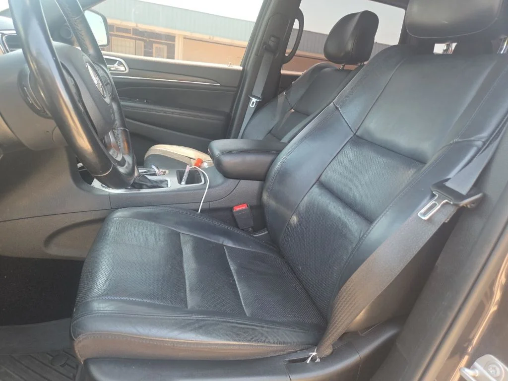 Used 2020 Gray Jeep Limited image 30