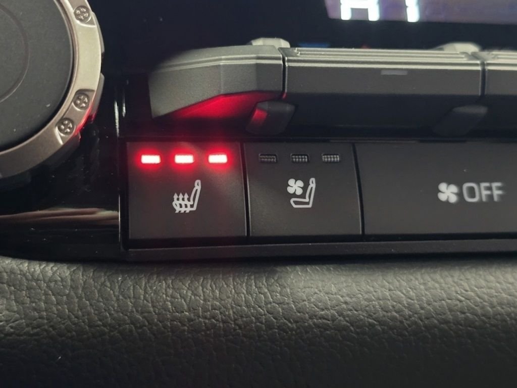2026 Toyota Tundra Limited - Photo 10