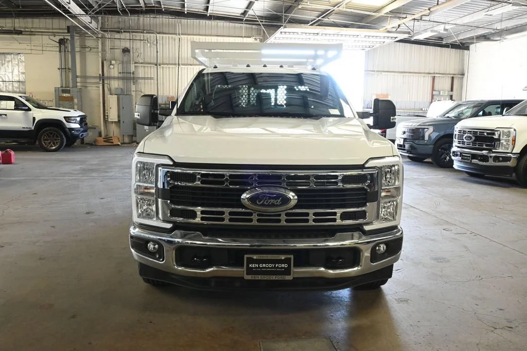 New 2026 Oxford White Ford XL image 4